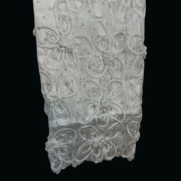 White Juliette Cropped Jeans Sz 6 Embroidered Floral Lace Overlay Sequins Chic - Picture 5 of 14